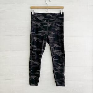 Athleta - Gray camo Ultimate 7/8 tight leggings, M